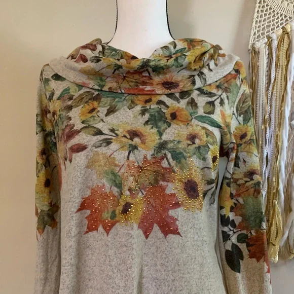 Fall sweater cowl neck by Emerald with sunflowers and tiny gems size medium EUC - Picture 2 of 7